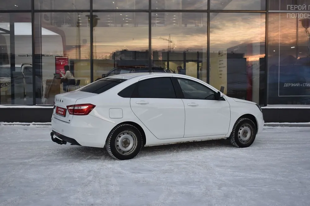 Lada Vesta  Image 1