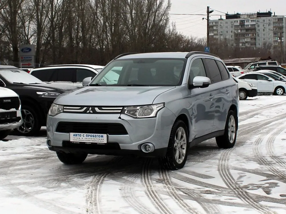 Mitsubishi Outlander  Image 1