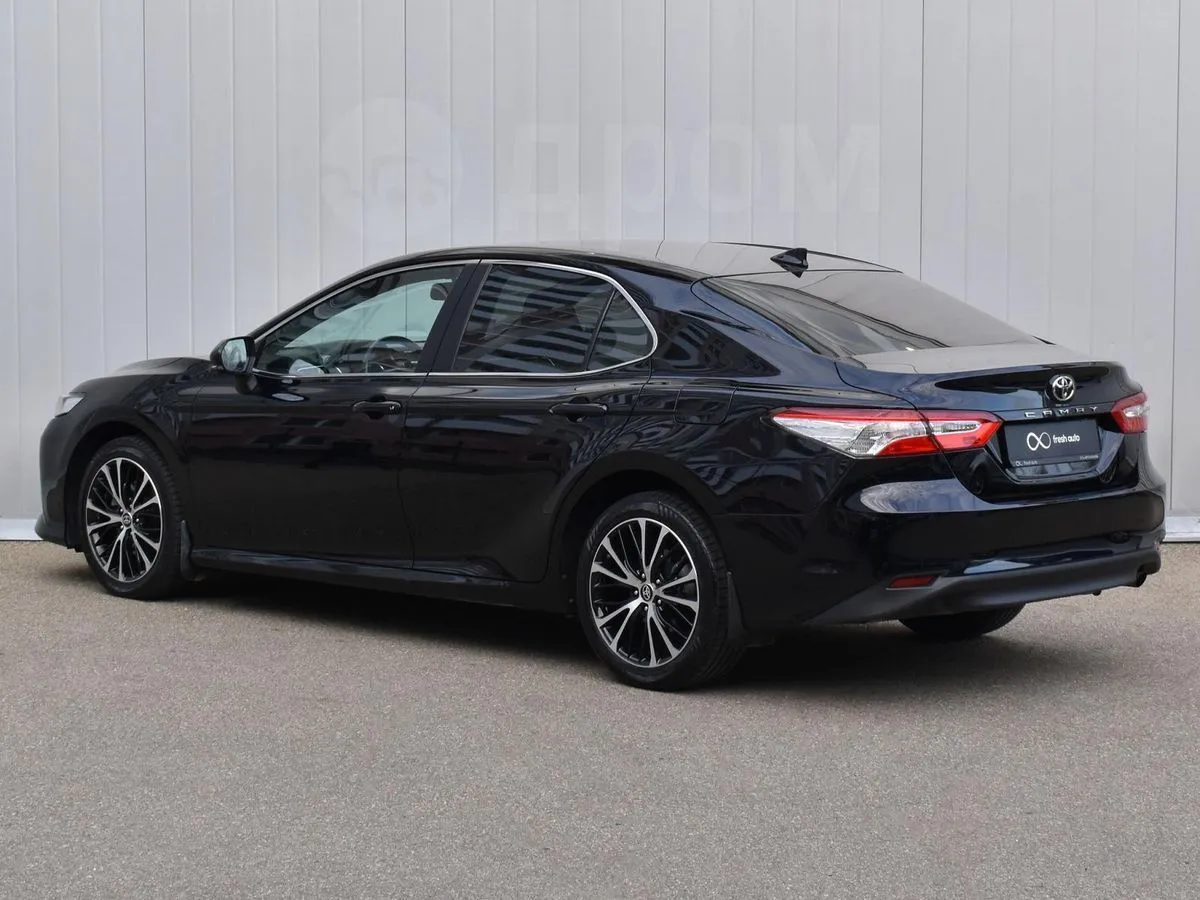 Toyota Camry  Image 2
