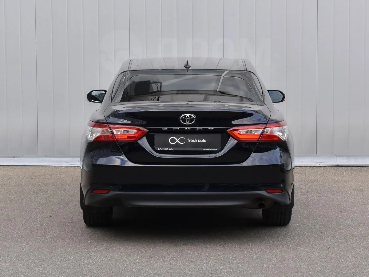 Toyota Camry  Image 9