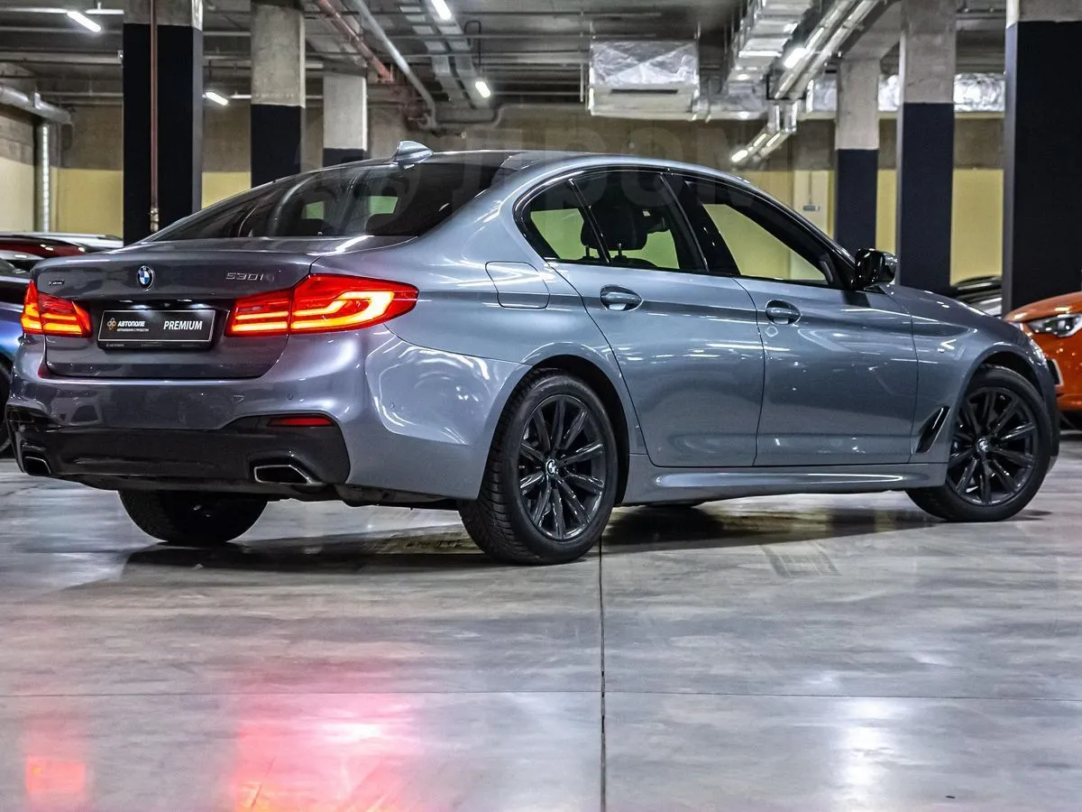 BMW 5-Series  Image 5
