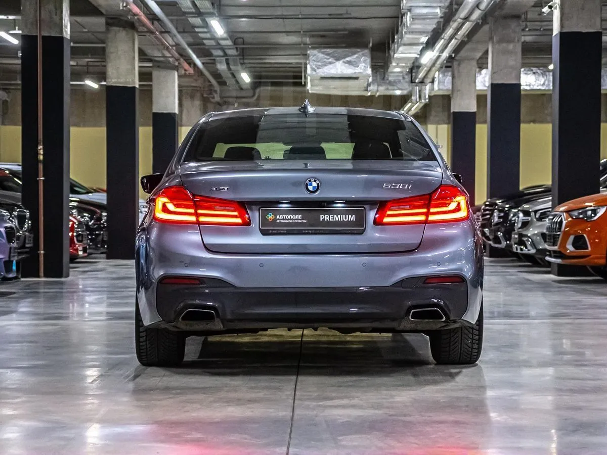 BMW 5-Series  Image 7