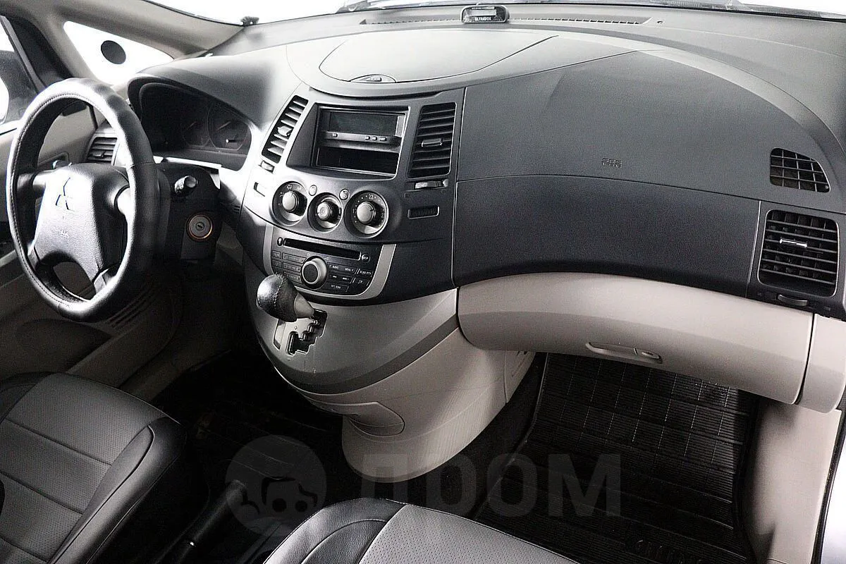 Mitsubishi Grandis  Image 10