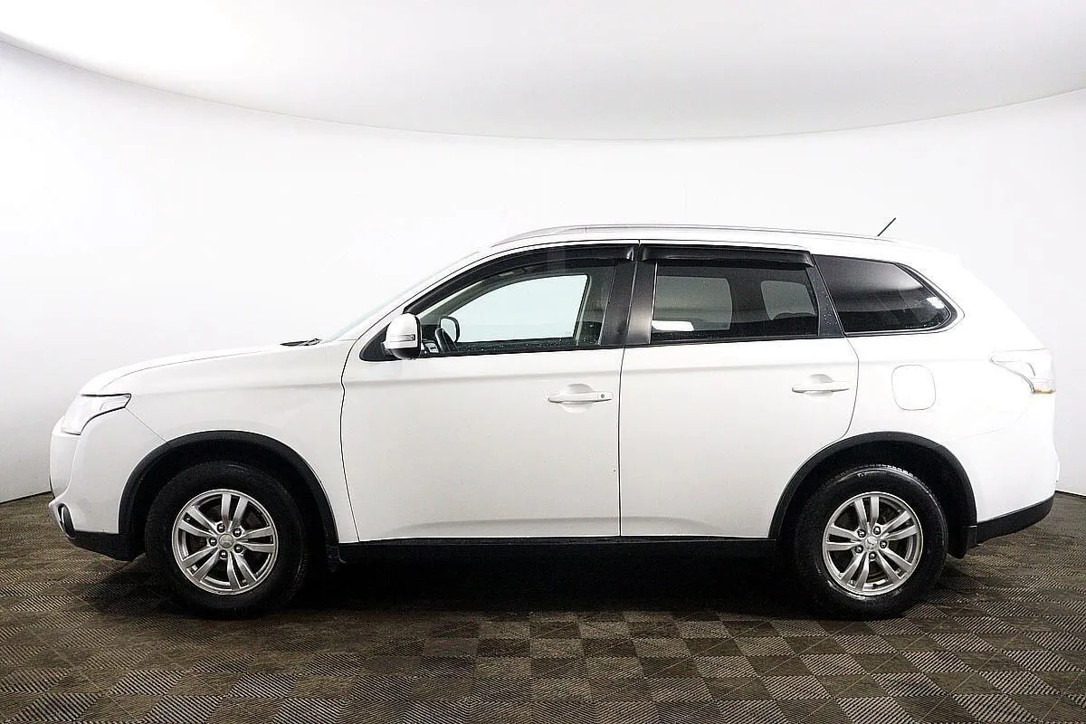 Mitsubishi Outlander  Image 8