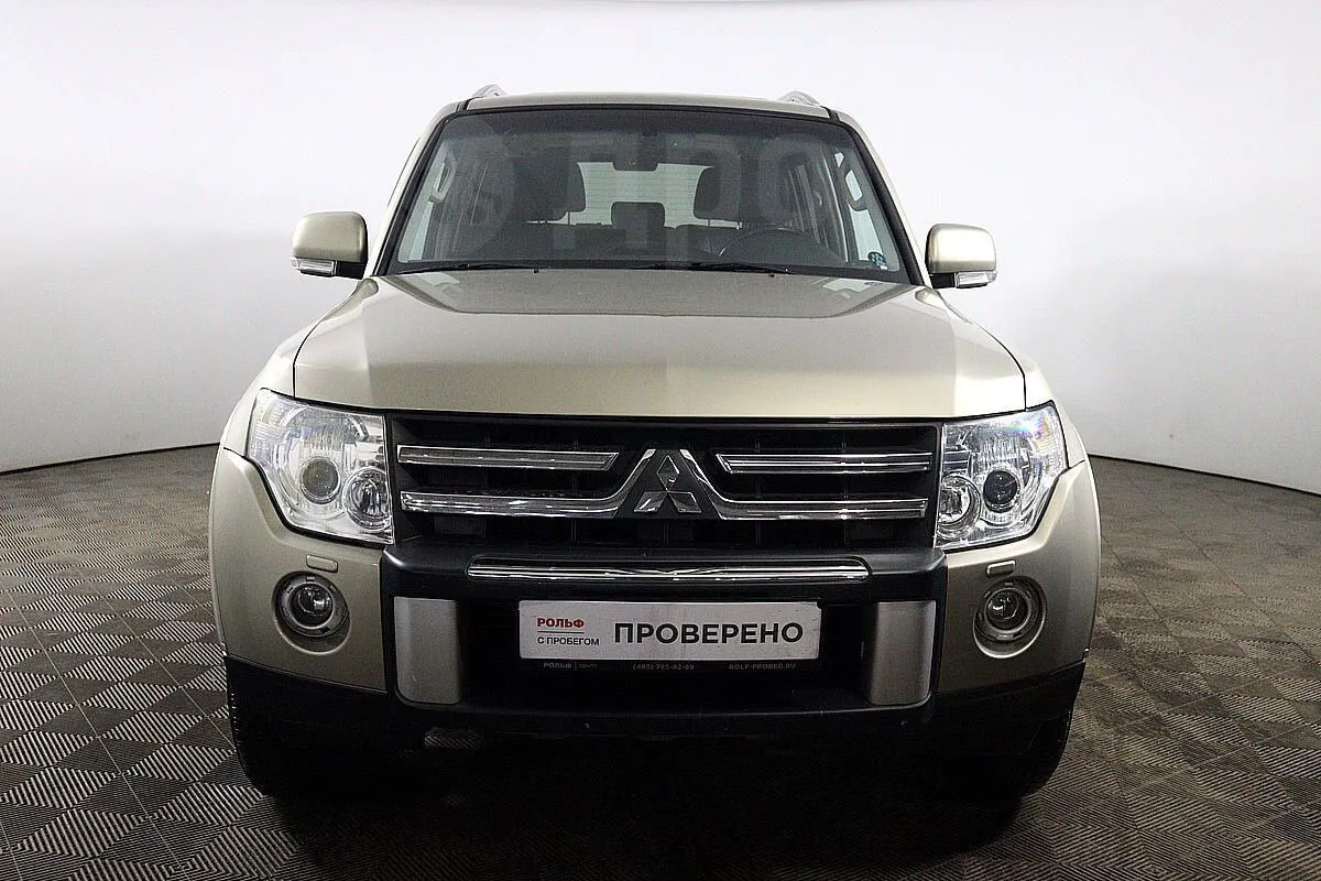 Mitsubishi Pajero  Image 2