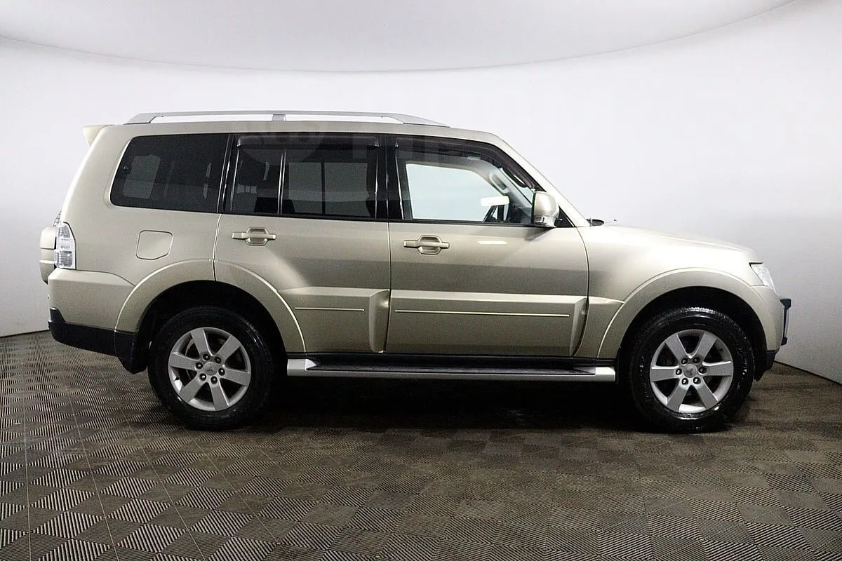 Mitsubishi Pajero  Image 4