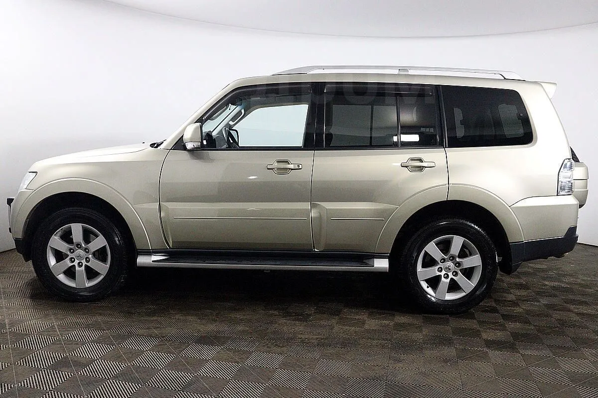 Mitsubishi Pajero  Image 8