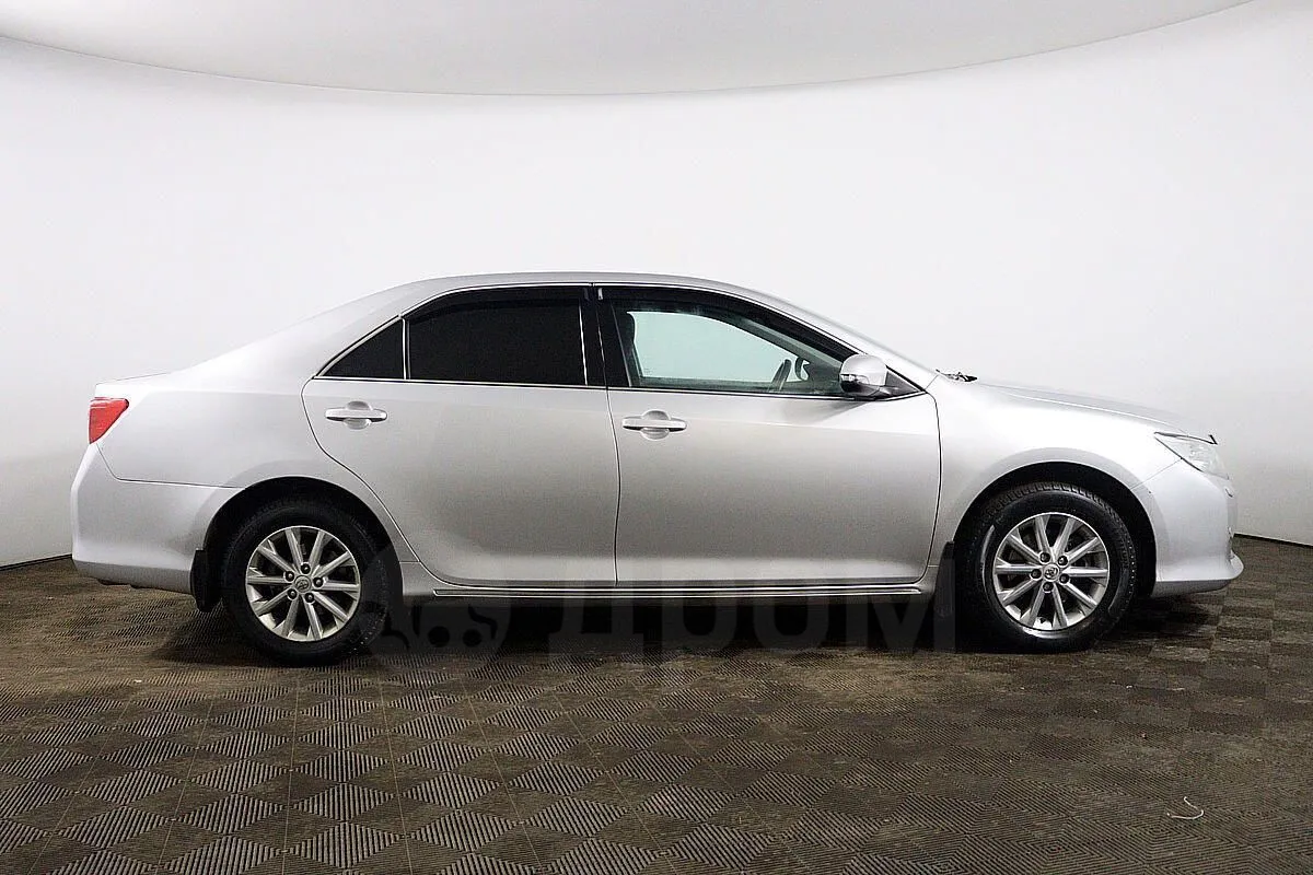 Toyota Camry  Image 4