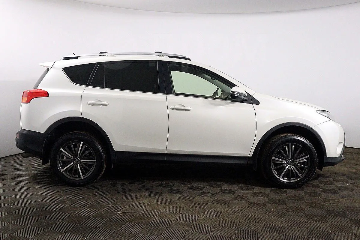 Toyota RAV4  Image 4