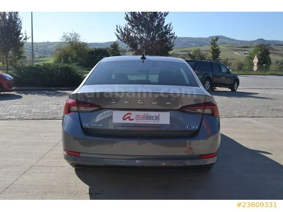 Skoda Octavia 1.5 e-Tec Premium Image 9