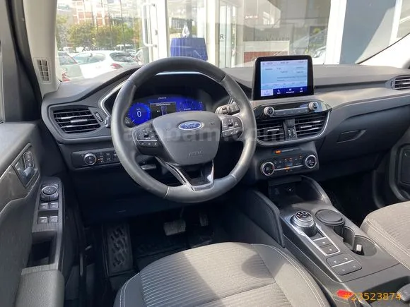 Ford Kuga 1.5 EcoBlue Titanium Image 9