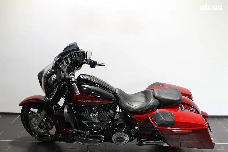 Harley-Davidson FLHXSE  Image 1
