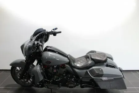 Harley-Davidson FLHXSE 
