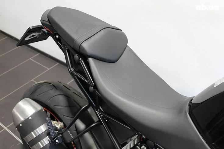 KTM 1290  Image 3